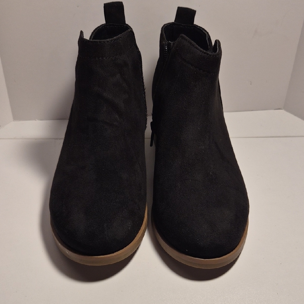 Time and Tru Black Heeled Boots - Picture 3 of 4